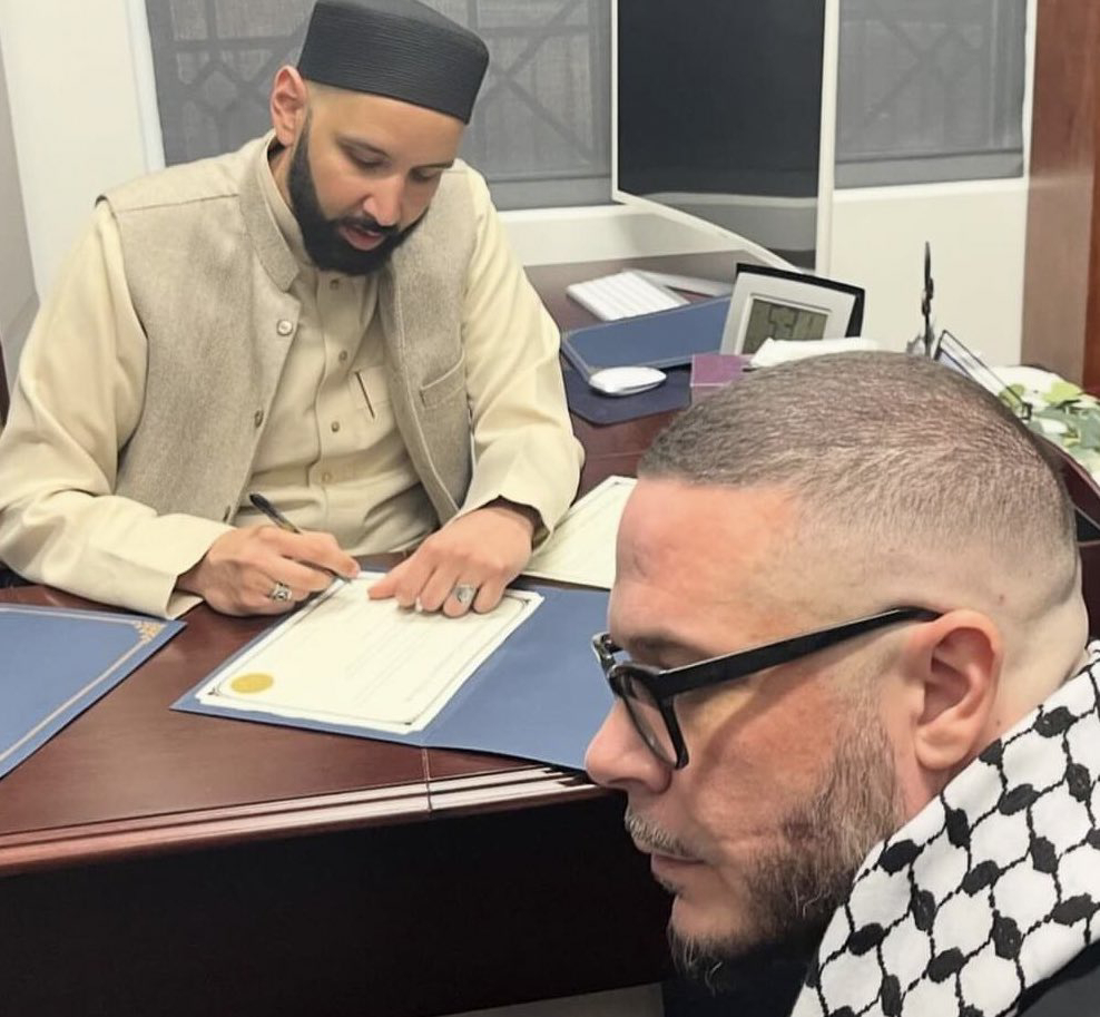 ISLAM PHOTO Imam Omar Sulaeman signed certificate of Muslim for