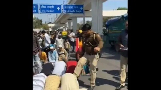 VIDEO Delhi police officer kicking Muslims in the backside offering