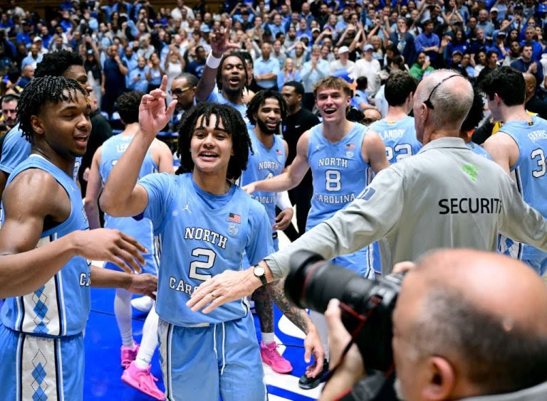 VIDEO Duke fans stoning water bottles at UNC players