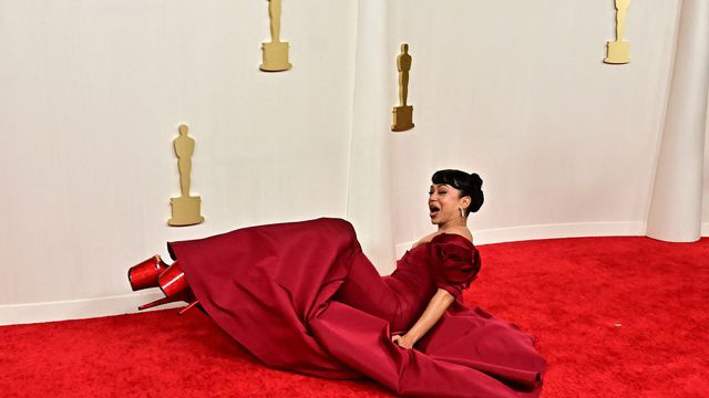 VIDEO Liza Koshy takes a tumble on the red carpet