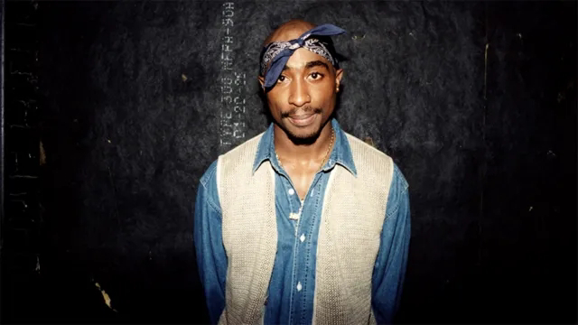 2PAC VIDEO Fans believe Tupac was gay after acting zesty