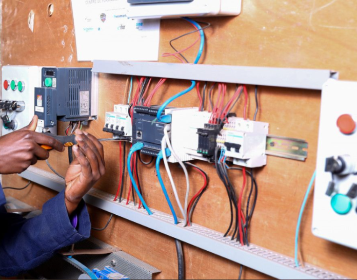 Acacia Premier Hiring Electrician