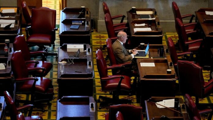 Tennessee lawmakers adjourn after finalizing $1.9B tax cut and refund for businesses
