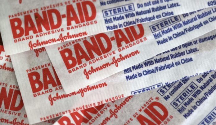 Toxicologist Warns: Bandages from Top Brands Contain Dangerous Levels of Forever Chemicals, Posing Cancer Risk