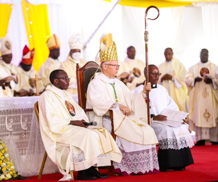 Uhuru urges church to defend Kenyans