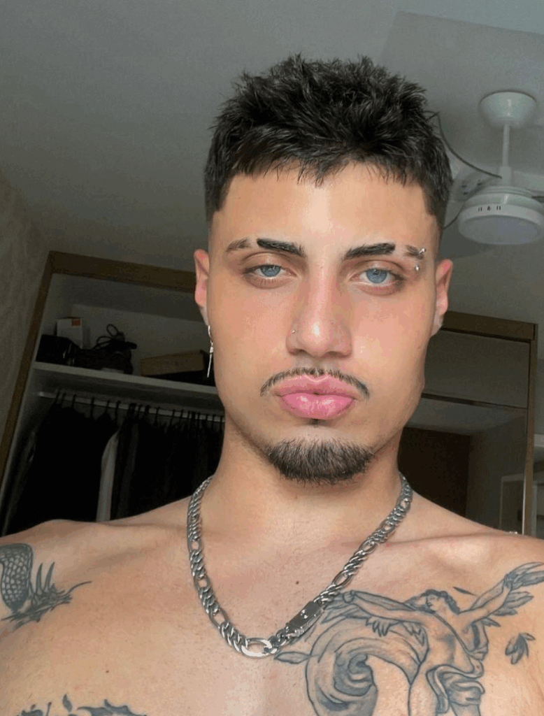 Vazou na internet nudes do Youtuber Pedro Sisquini e transando com mulher