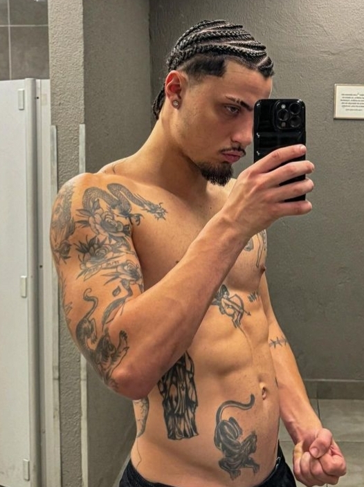 Vazou na internet nudes do Youtuber Pedro Sisquini e transando com mulher